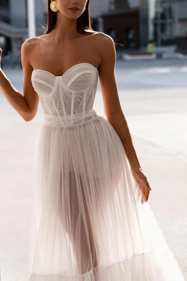 Abito da sposa estivo in stile bohémien con scollo a cuore e illusione